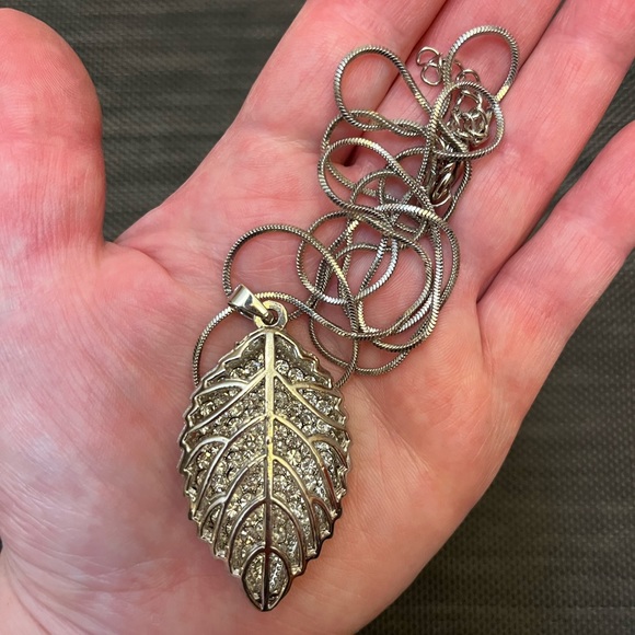 Sparkly Leaf Pendant and Necklace Bundle - Picture 5 of 10